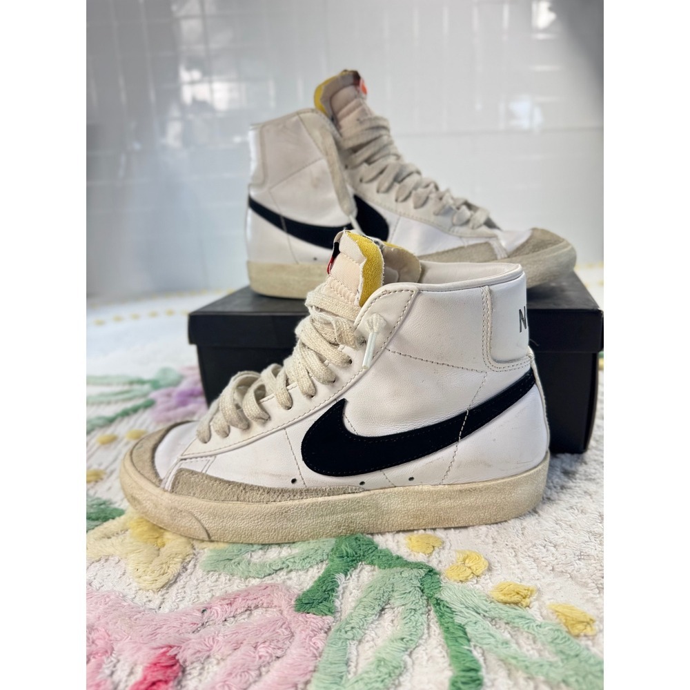 Nike Blazer Mid 77 Vintage White Black Sneakers CZ1055-100 Womens 7.5‎
